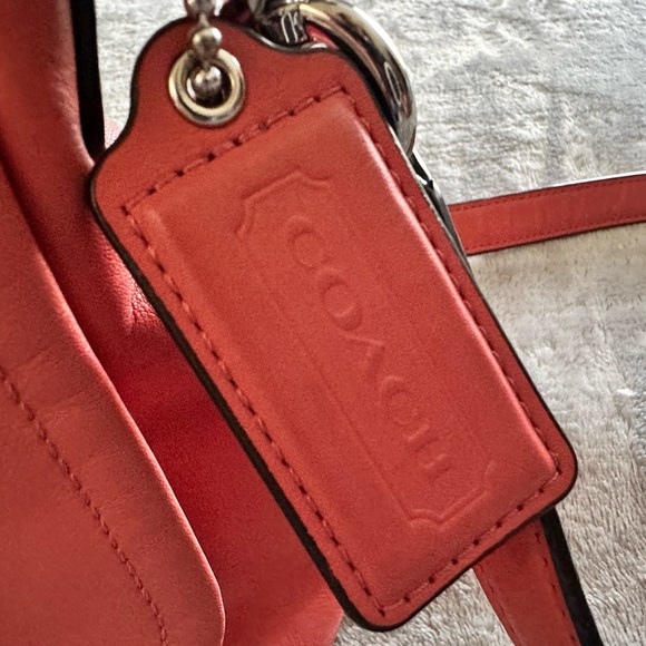 Coach cross body bag in beautiful coral color - Picture 4 of 6
